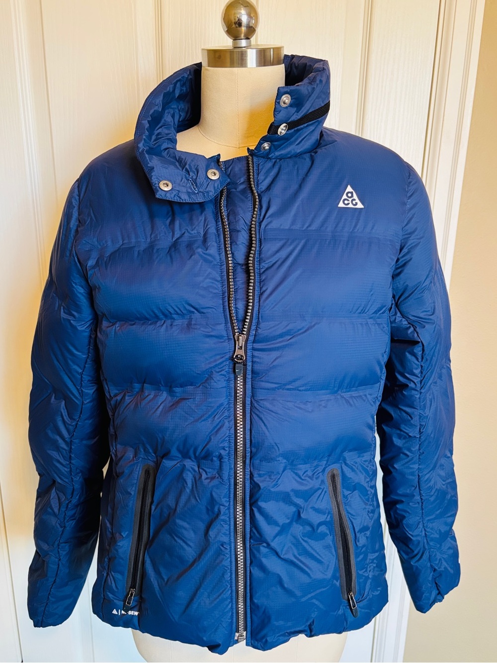 Nike ACG Men’s Navy Blue Packable Puffer Jacket
